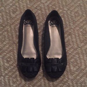 Black ballet flats